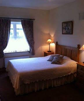 The Courtyard B&B Bunratty Extérieur photo